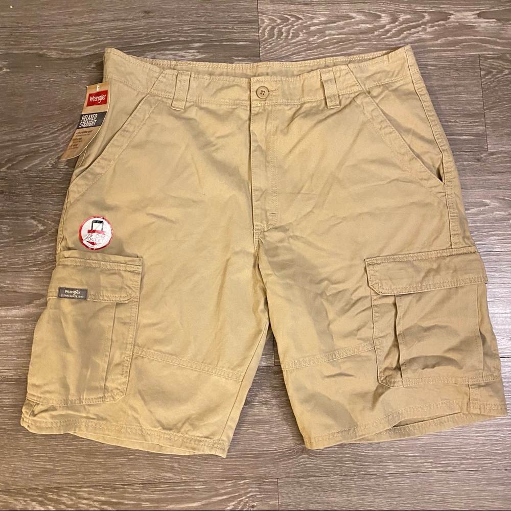 Wrangler Men's Cargo Shorts Relaxed Fit Utility Khaki Tech Pocket Sz 36 NWT